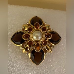VTG Joan Rivers gold tone with amber colored stones & rhinestones brooch
